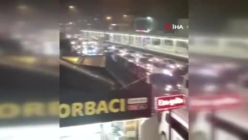 Bursa'da asker konvoyu trafiği tehlikeye attı!