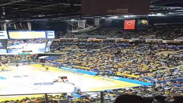 Fenerbahçe Beko ile Virtus Bologna maçında hükümet istifa sloganları atıldı