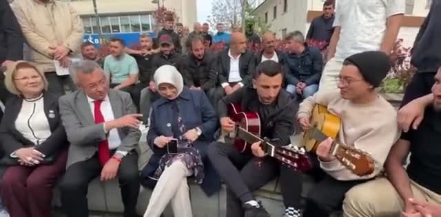 AK Partili Zengin ve CHP'li Altay'ın "Gesi Bağları" türküsüne eşlik ettiği anlar