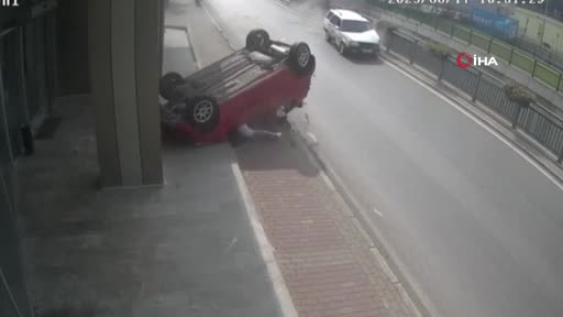 Bursa'da takla atan aracın sürücüsü kazayı unuttu, kızına koştu!