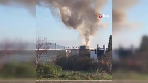 Bursa'da işyerinin çatısı alev alev yandı