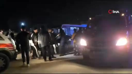 Bursa'da halk otobüsü ile otomobil kafa kafaya çarpıştı! 9 yaralı