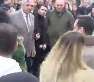 Büyükçekmece Belediye Başkan Yardımcısı Hasan Akkuş, yaşlı bir kadının boğazını sıkıp küfretti