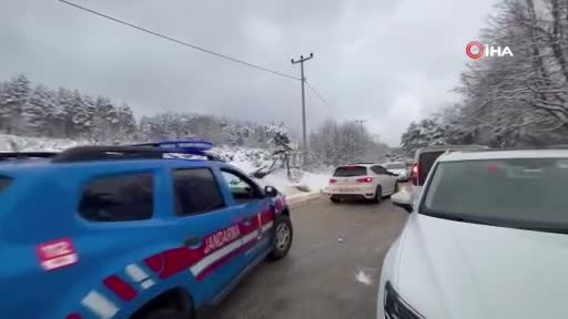 Bursa'da jandarma ekipleri yolda kalan araçlar için seferber oldu