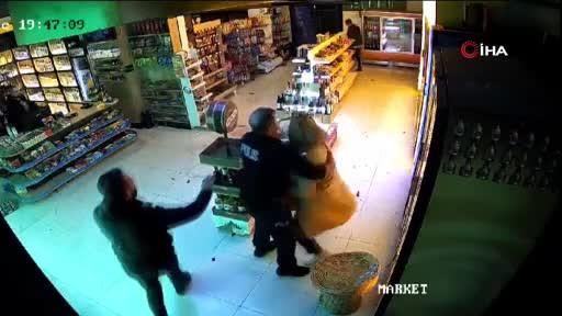 Sakarya'da kadın dükkanı birbirine kattı, polis sakinleştirmekte zorlandı
