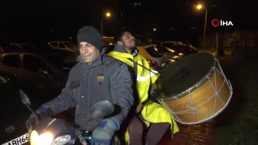 Samsun'da motosikletli Ramazan davulcuları sahura kaldırıyor