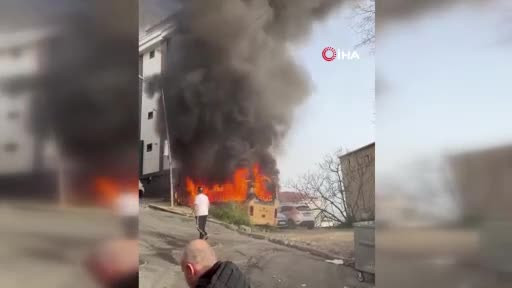 İstanbul'da araç içerisinde içilen sigaradan dolayı yangın çıktı