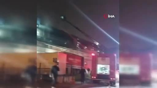 İstanbul'da AVM'de yangın paniği!