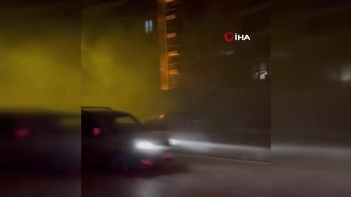 Bursa'da seyir halindeki otomobil alevlere teslim oldu