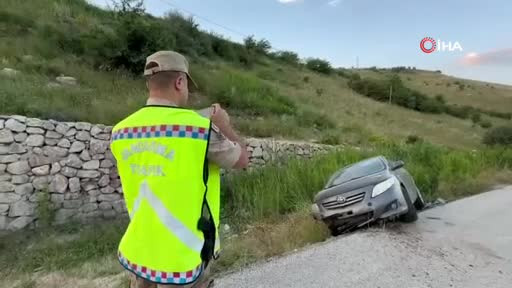 Kontrolden çıkan otomobil şarampole yuvarlandı: 4 yaralı