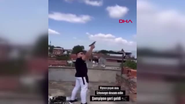 Bursa'da 14 yaşındaki çocuk balkondan havaya peş peşe ateş açtı!