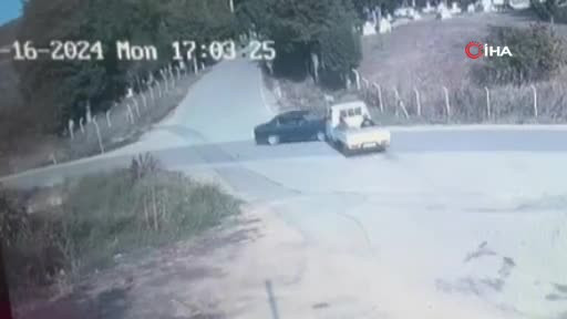 Bursa'da yan yoldan çıkan kamyonet otomobille çarpıştı: 2 yaralı