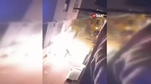 Babasının evine sığınan eşine dehşeti yaşattı... Motoloflu saldırı kamerada