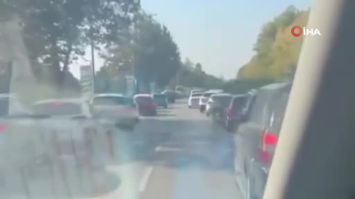 Bursa'da duyarlı sürücülerin ambulansa yol vermesi kameralara yansıdı