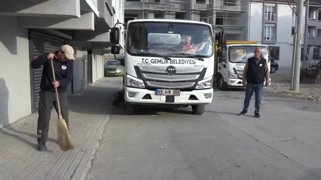 Gemlik'te boş arsalar temizleniyor