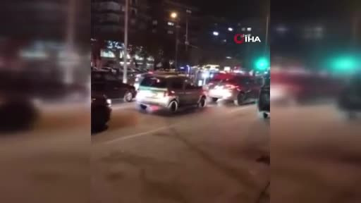 Bursa'da asker eğlencesinde yolu kesip çiftetelli oynadılar
