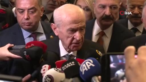 Bahçeli'den, gazeteciye: Ya vazgeç ya mesleği bırak