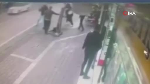 Bursa'da alacak-verecek kavgasında yumruklar havada uçuştu