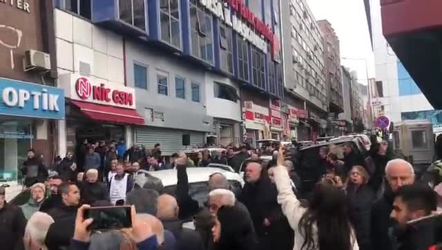 CHP Bursa İl Başkanlığı basın açıklaması düzenliyor: Vatandaşlar toplandı...