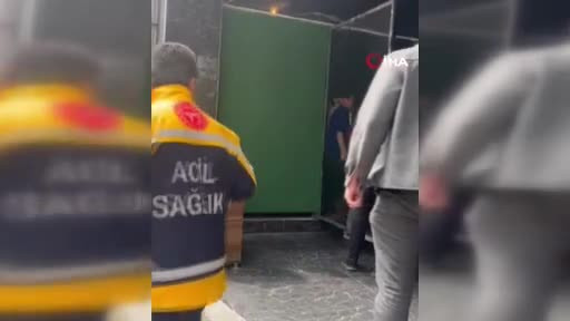 Bursa'da takip ettiği husumetlisini bacaklarından vurdu