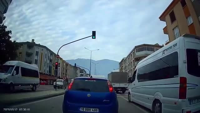 Bursa'nın ünlü caddelerinden biri karıştı! Yaralılar var