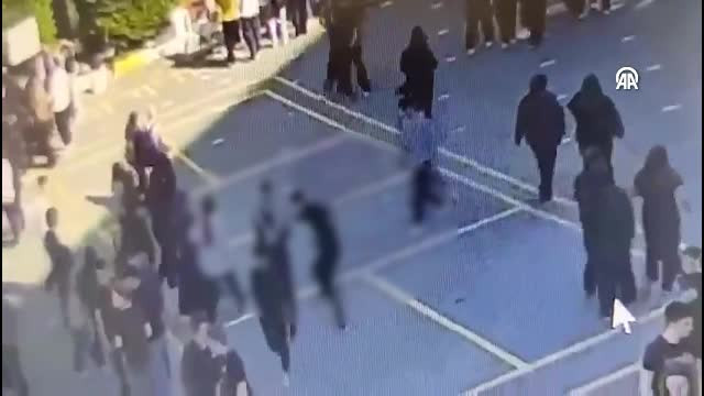 Okul bahçesinde saniye saniye dehşet!