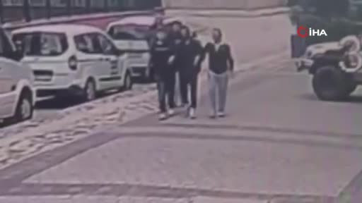 Bursa'da hırsız suçüstü yakalandı! Sonrası meydan dayağı...