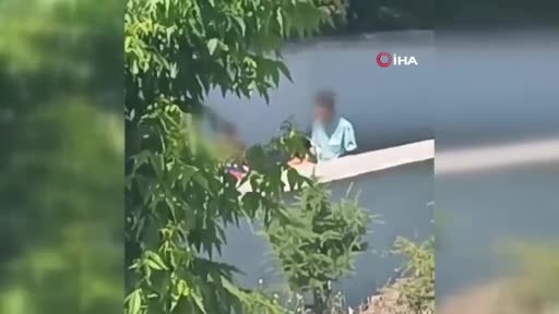 Öğretmen dayağı kamerada! 9 yaşındaki öğrencisine hiç acımadı...