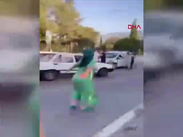 Bursa'da hem kazaya karıştı, hem dehşet saçtı!