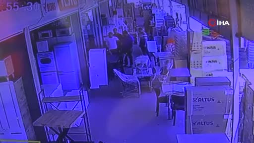 Çarşının ortasındaki silahlı kavga kamerada: 4 yaralı