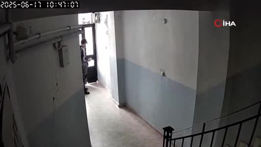 Şoke eden hırsızlık olayı! Poşete doldurup...