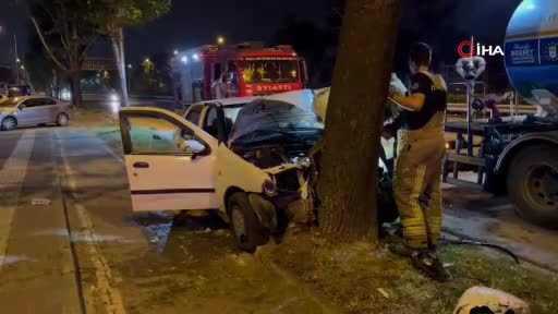 Direksiyon hakimiyetini kaybeden sürücü ağaca çarptı