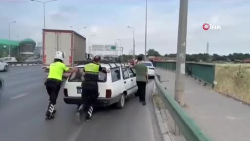 Sınava giderken araçları arızalandı, gözyaşlarına boğuldu