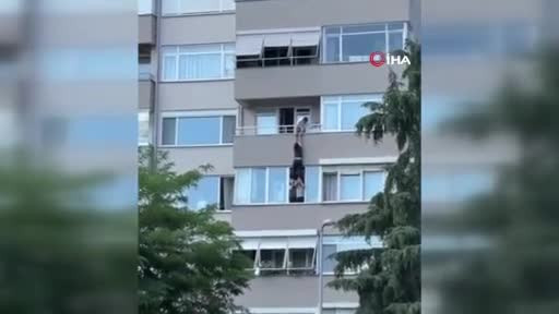 Komşuları hayatını kurtardı! O anlar kameraya yansıdı...
