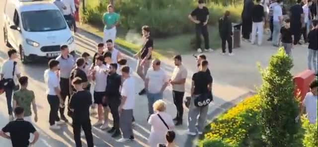 Bursa'nın merkezindeki park fena karıştı! Tekme tokat kavga...