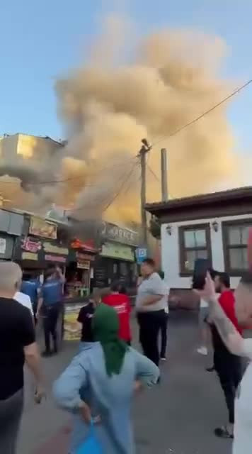 Bursa'nın göbeğindeki restoran yanıyor! - 2