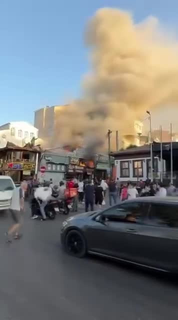 Bursa'nın göbeğindeki restoran yanıyor! - 3