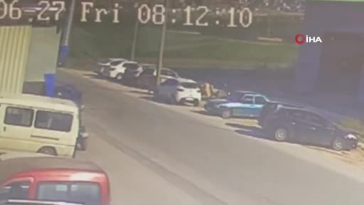 Bursa'da otomobil ile çarpışan motosikletli yaralandı