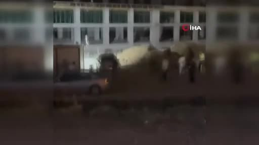 Bursa'da park halindeki araçlara çarpıp kaçtı, geri döndüğünde araç sahiplerinin saldırısına uğradı