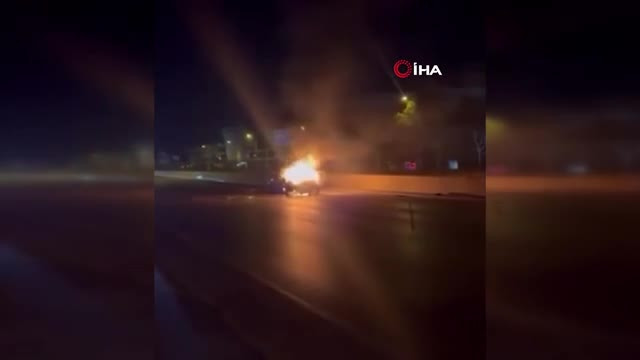 Bursa'da bir otomobil alev alev yandı