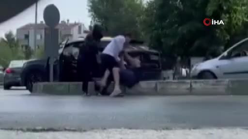 Bursa'da 'yol verme' terörü! Kamerada...