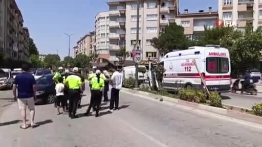 Bursa'da iki araç kafa kafaya çarpıştı: 4 yaralı