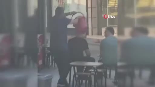 Üstünde patlattı, intikamı gülümsetti! Öyle bir şaka yaptı ki...
