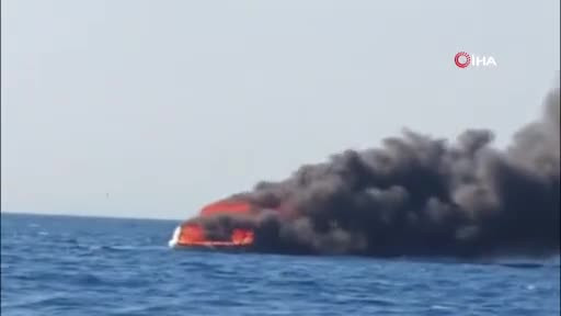 Bodrum'da yanan tekne ünlü iş insanına ait çıktı!