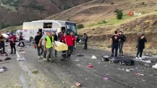 Yolcu otobüsü dağ yamacına çarptı! Ölü ve yaralılar var...