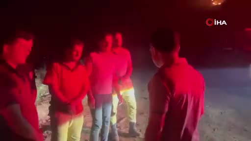 Bakan Yumaklı'dan yangın bölgesinde çalışan ekiplere moral ziyareti