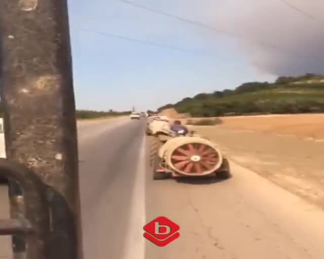 Bursalı çiftçiler traktörleriyle yangını söndürmeye gidiyor!