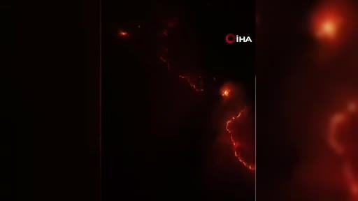 Belediye Başkanı yangının ortasına daldı!