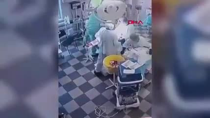 8,8'lik deprem anı kamerada! Doktorlar ameliyatta yakalandı