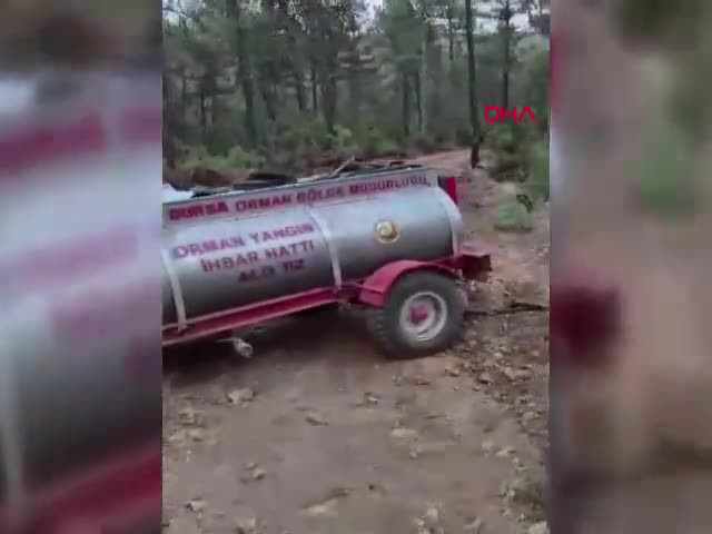 Bursa'da yangına giderken traktörü bozuldu: Yardım eli sosyal medyadan uzandı!